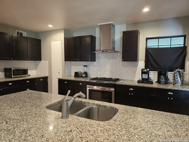 $1,800 | 606 Shadywood Lane, San Antonio, TX 78216