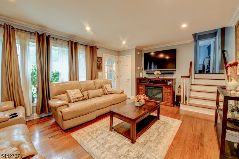 835 Colonial Arms Road Union, NJ 07083 - Photo 5 of 39