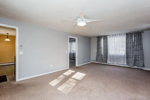 a view of empty room with window