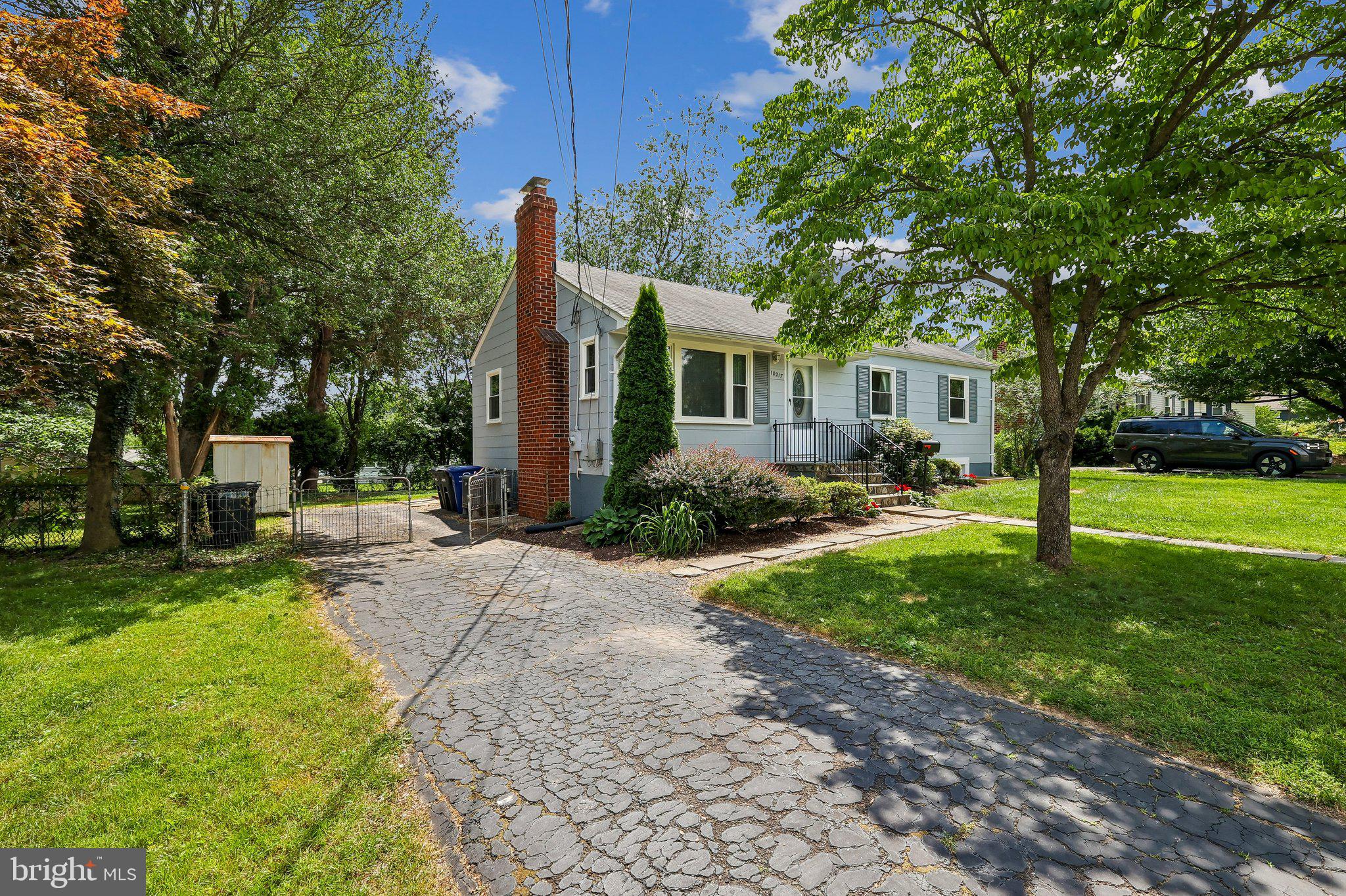 10217 Rodgers Road Fairfax, VA 22030 - Photo 3 of 27 3-car driveway "AS IS"