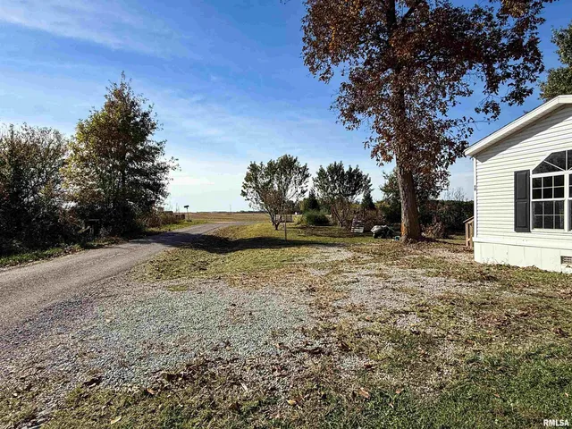 $114,900 | 90 Wheather Drive, Xenia, IL 62899