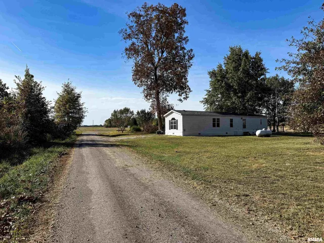 $114,900 | 90 Wheather Drive, Xenia, IL 62899