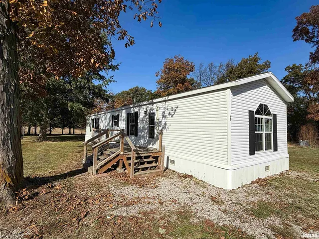 $114,900 | 90 Wheather Drive, Xenia, IL 62899