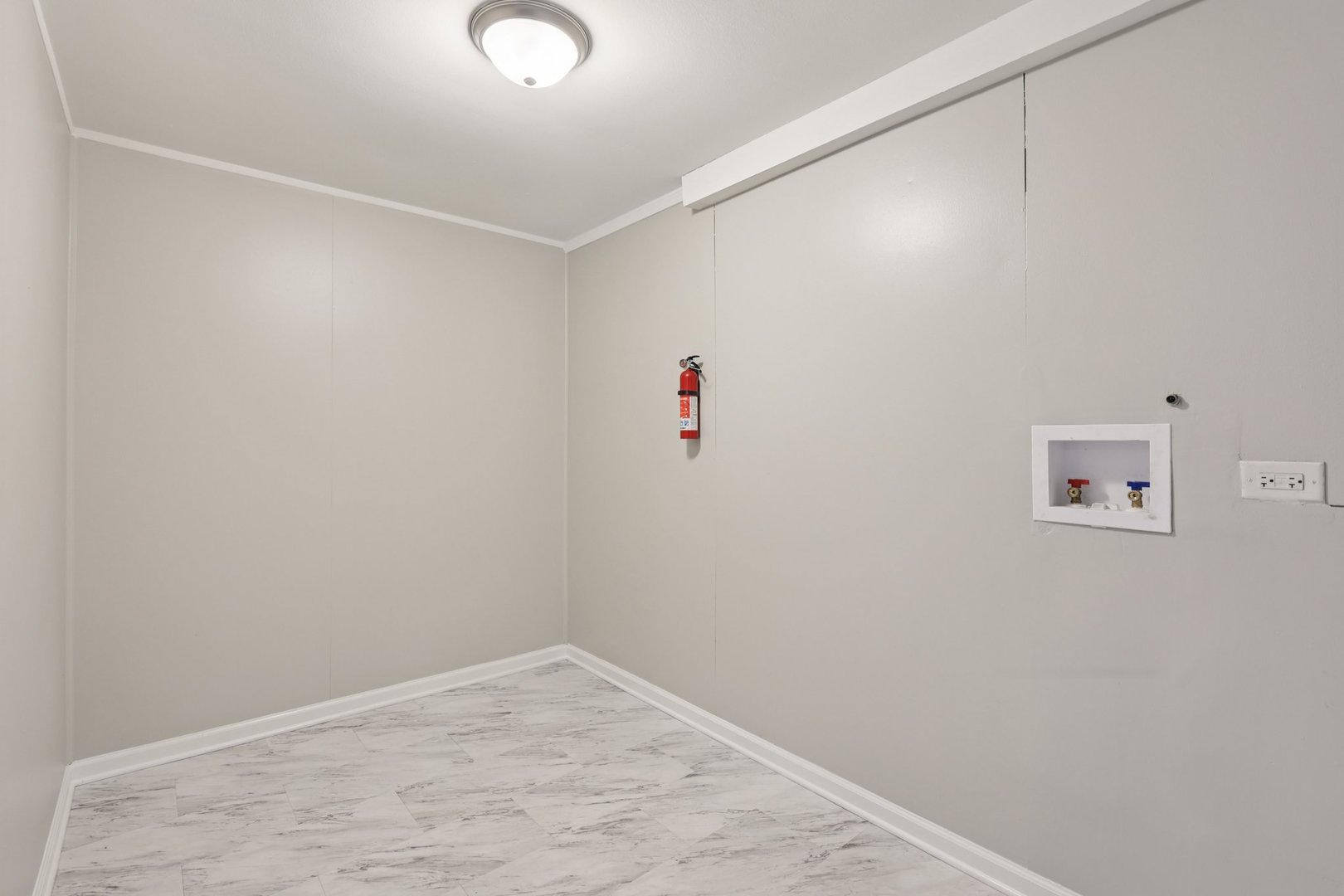 15364 Afton Avenue Markham, IL 60428 - Photo 8 of 23 a view of utility room