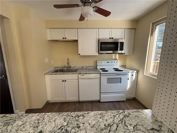 $2,095 | 207 Parkwood Drive, Cranberry Township, PA 16066