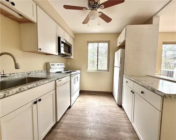 $1,900 | 207 Parkwood Drive, Cranberry Township, PA 16066