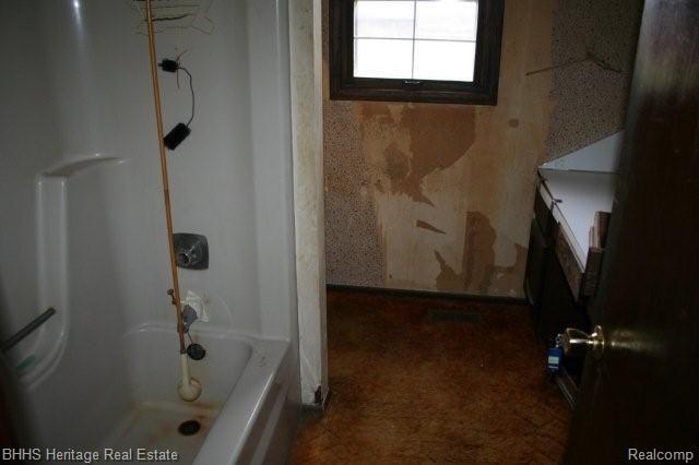 5727 Layton Road Fowlerville, MI 48836 - Photo 13 of 17 Bathroom