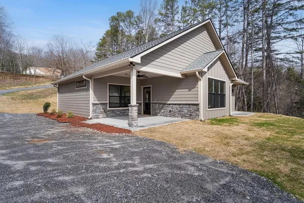 $449,000 | 155 Ivy Knob Terrace, Hayesville, NC 28904