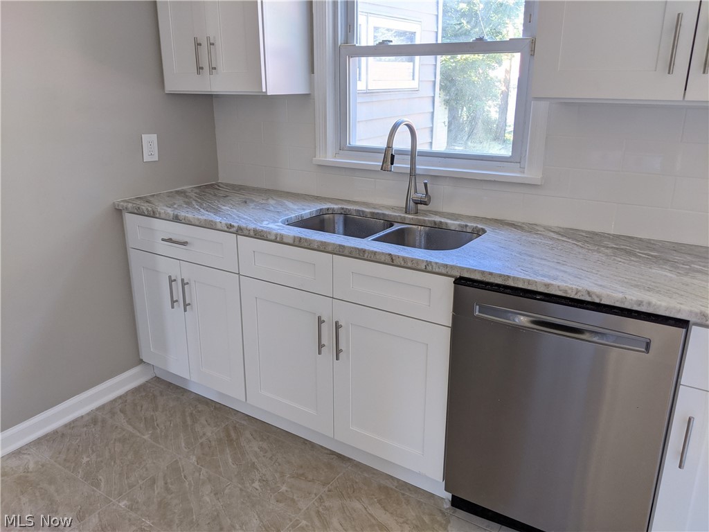 3859 Covington Road South Euclid, OH 44121 - Photo 6 of 35