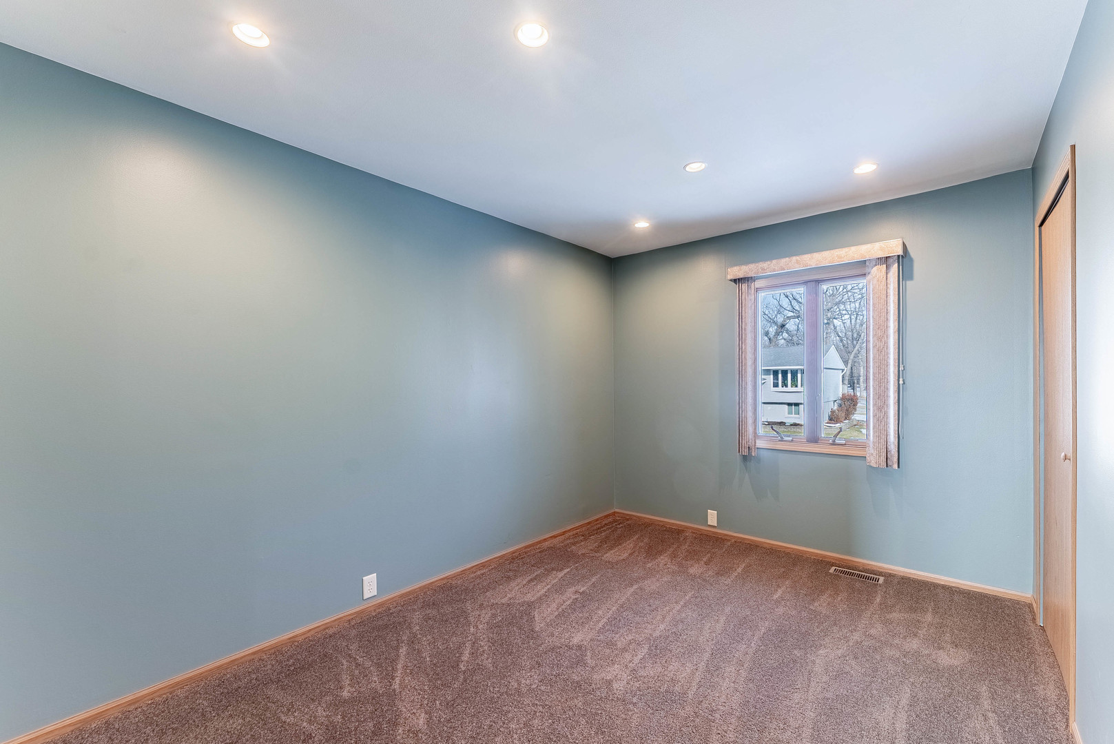 729 Yates Avenue Romeoville, IL 60446 - Photo 11 of 18 a view of an empty room with windows