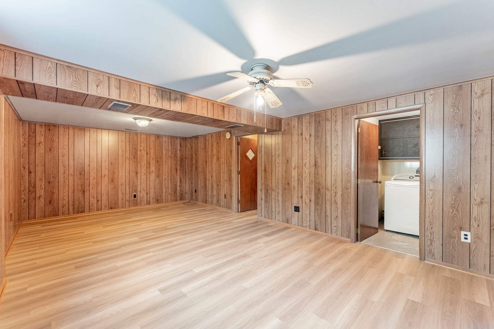 729 Yates Avenue Romeoville, IL 60446 - Photo 17 of 18 a view of an empty room with a window