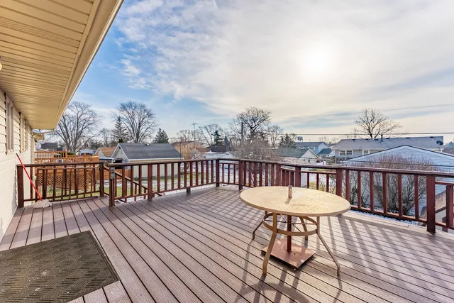 $355,000 | 729 Yates Avenue, Romeoville, IL 60446