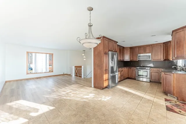 $355,000 | 729 Yates Avenue, Romeoville, IL 60446