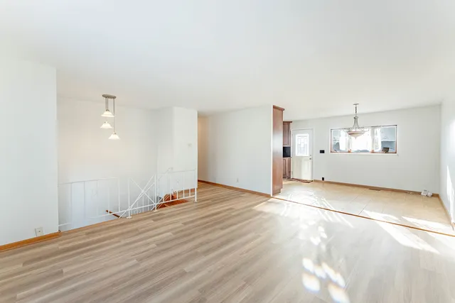 $355,000 | 729 Yates Avenue, Romeoville, IL 60446