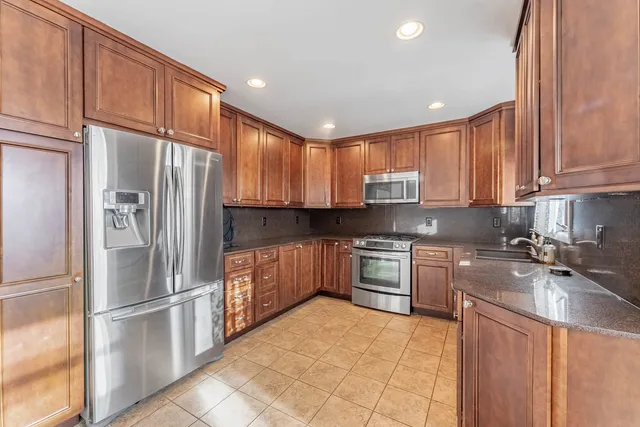 $355,000 | 729 Yates Avenue, Romeoville, IL 60446