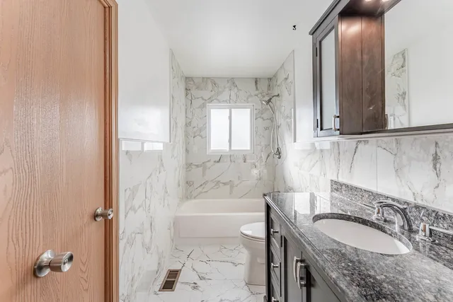 $355,000 | 729 Yates Avenue, Romeoville, IL 60446