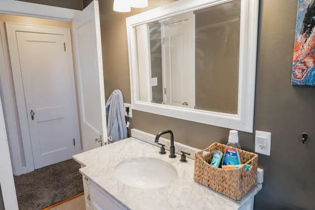 $184,000 | 226 South Linton Street, Blue Earth, MN 56013