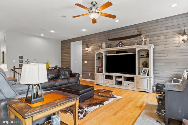 $2,250,000 | 7312 Oak Lane, Marshall, VA 20115