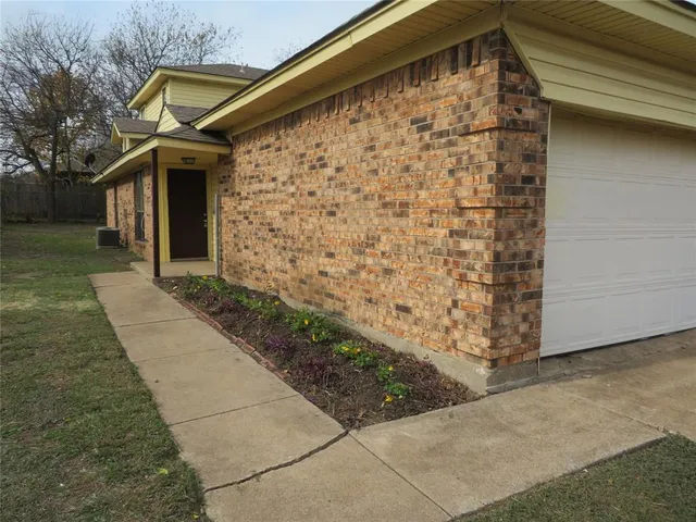 $1,545 | 1757 Carrington Drive, Glenn Heights, TX 75154