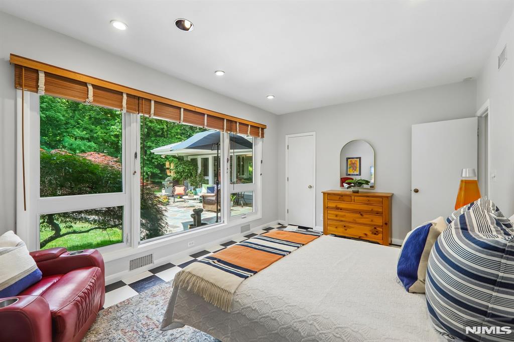 95 Yantacaw Brook Road Montclair, NJ 07043 - Photo 23 of 48