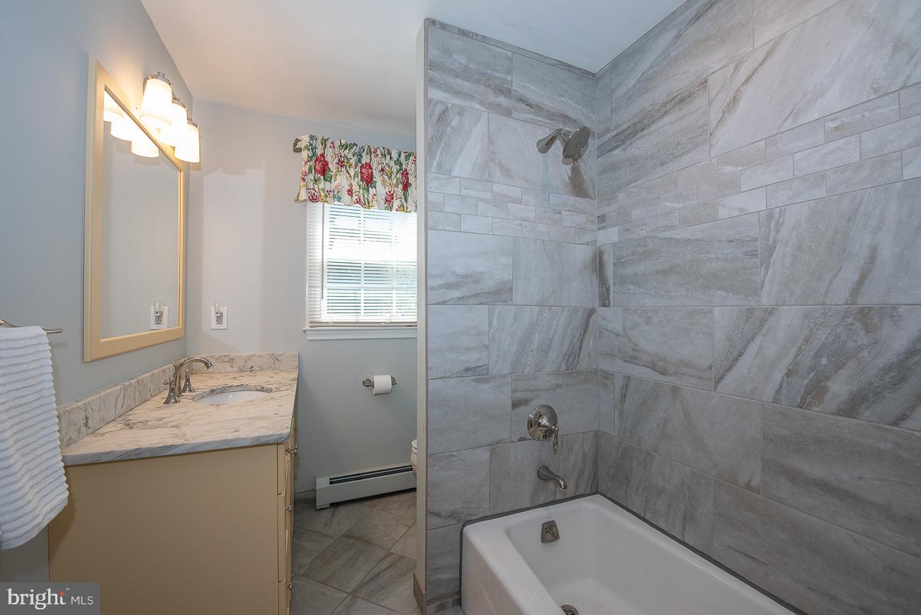 449 King Road West Chester, PA 19380 - Photo 35 of 63 Lovely 2nd Floor Full Hall Bath