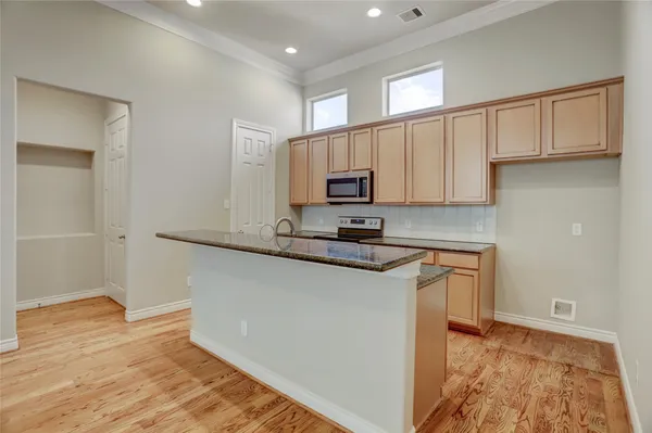 $2,900 | 9133 Creekstone Lake Drive, Houston, TX 77054