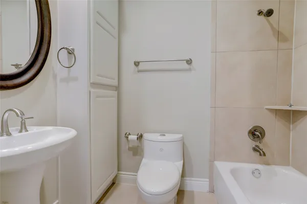 $2,900 | 9133 Creekstone Lake Drive, Houston, TX 77054