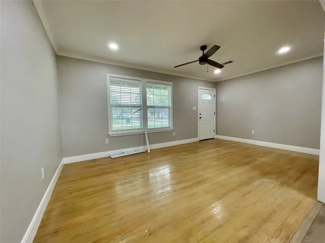 $1,350 | 817 North Chenango Street, Angleton, TX 77515