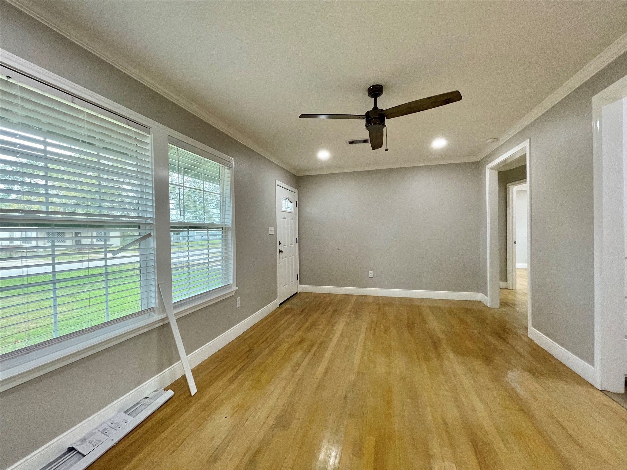 817 North Chenango Street Angleton, TX 77515 - Photo 4 of 17