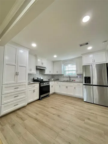 $1,350 | 817 North Chenango Street, Angleton, TX 77515