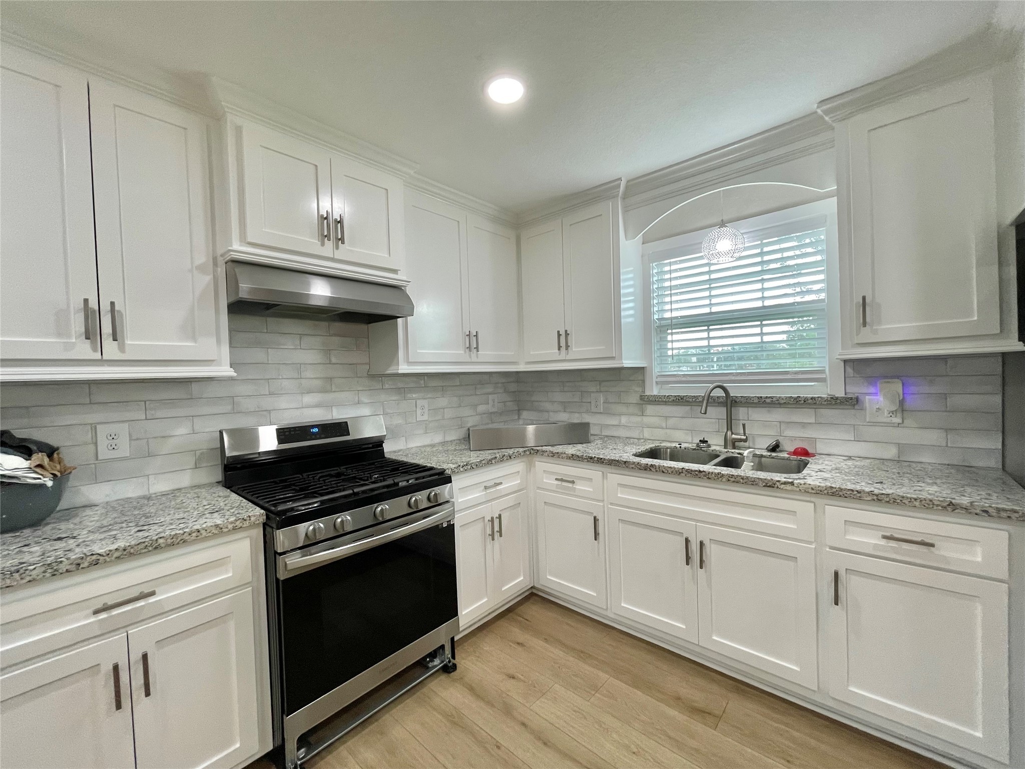 817 North Chenango Street Angleton, TX 77515 - Photo 8 of 17