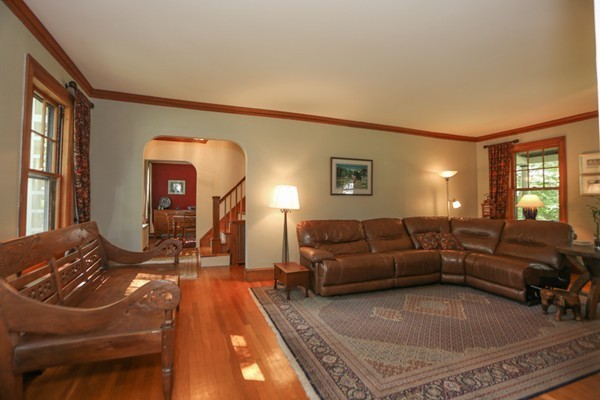 132 Brackett Road Newton, MA 02458 - Photo 5 of 30 Gallery Image 5