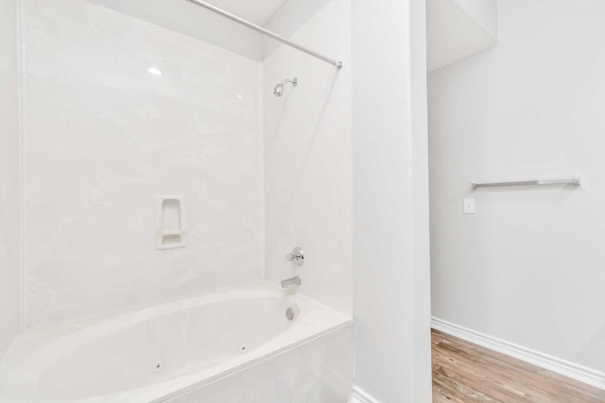 1600 Eldridge Parkway South, Unit 805 Houston, TX 77077 - Photo 22 of 39 a bathroom with a bathtub