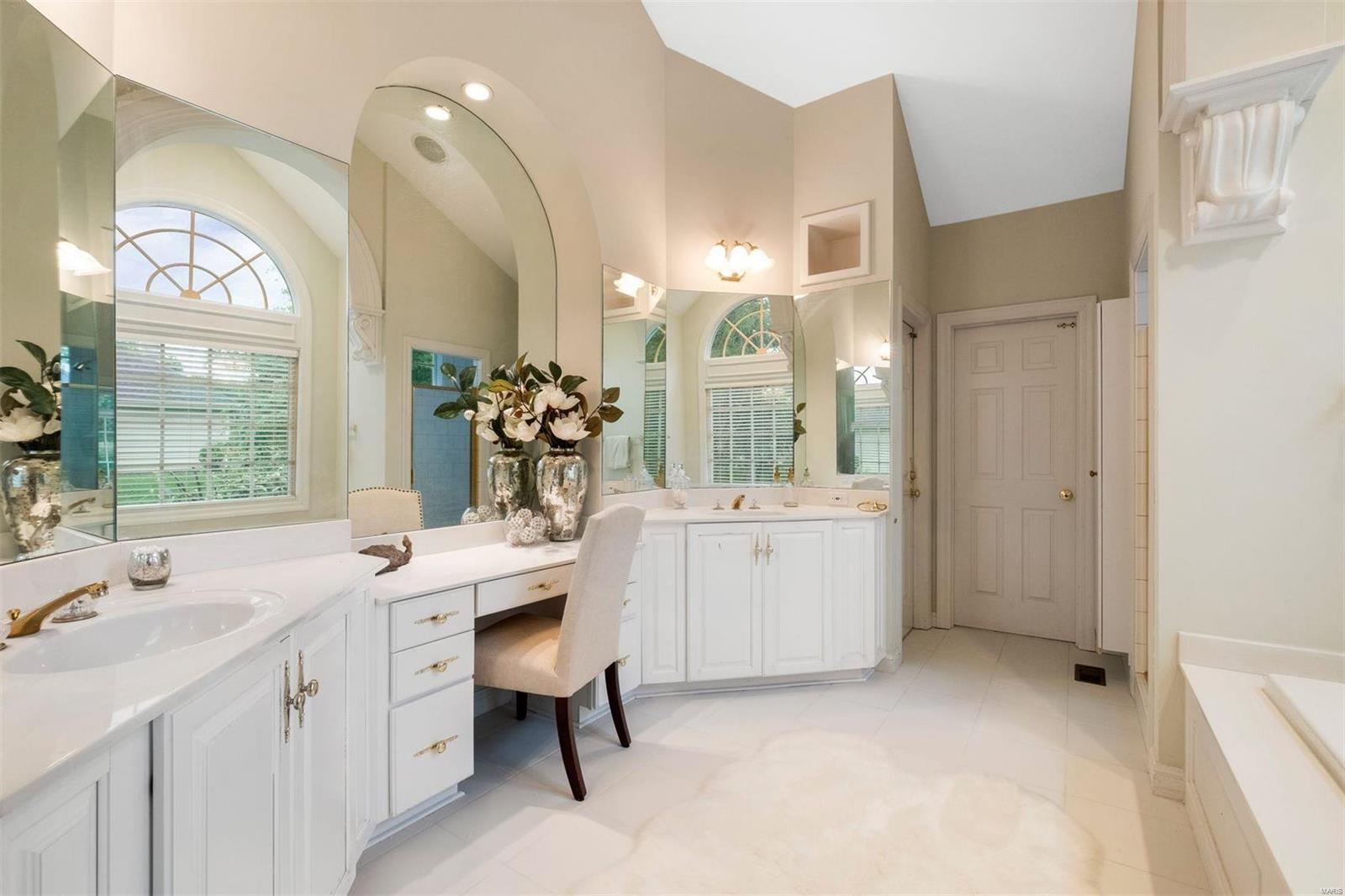 12536 Conway Road Creve Coeur, MO 63141 - Photo 14 of 33 Gallery Image 14