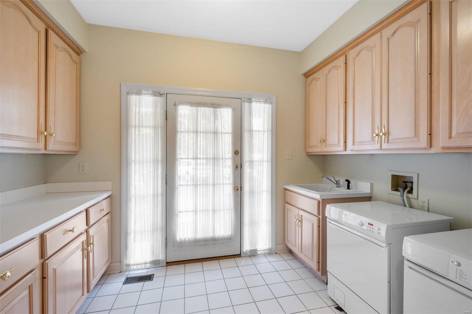 12536 Conway Road Creve Coeur, MO 63141 - Photo 16 of 33 Gallery Image 16