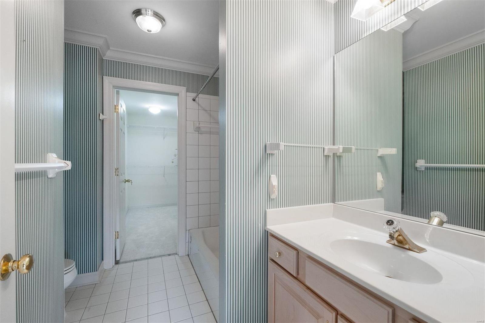 12536 Conway Road Creve Coeur, MO 63141 - Photo 23 of 33 Gallery Image 23