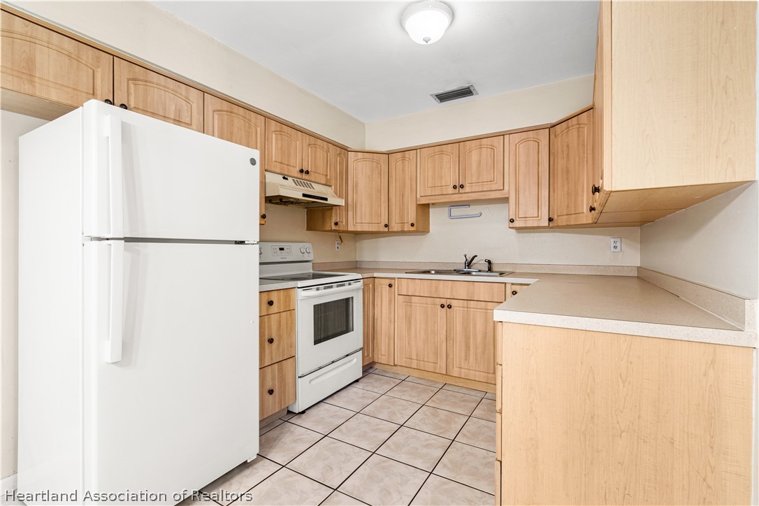 3303 Lakewood Road Sebring, FL 33875 - Photo 25 of 34 a white refrigerator freezer sitting in a kitchen