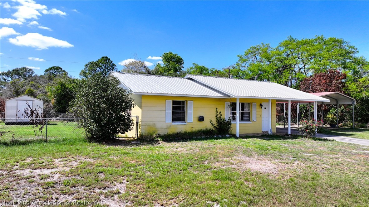 3303 Lakewood Road Sebring, FL 33875 - Photo 5 of 34 a view of a house with backyard and sitting area