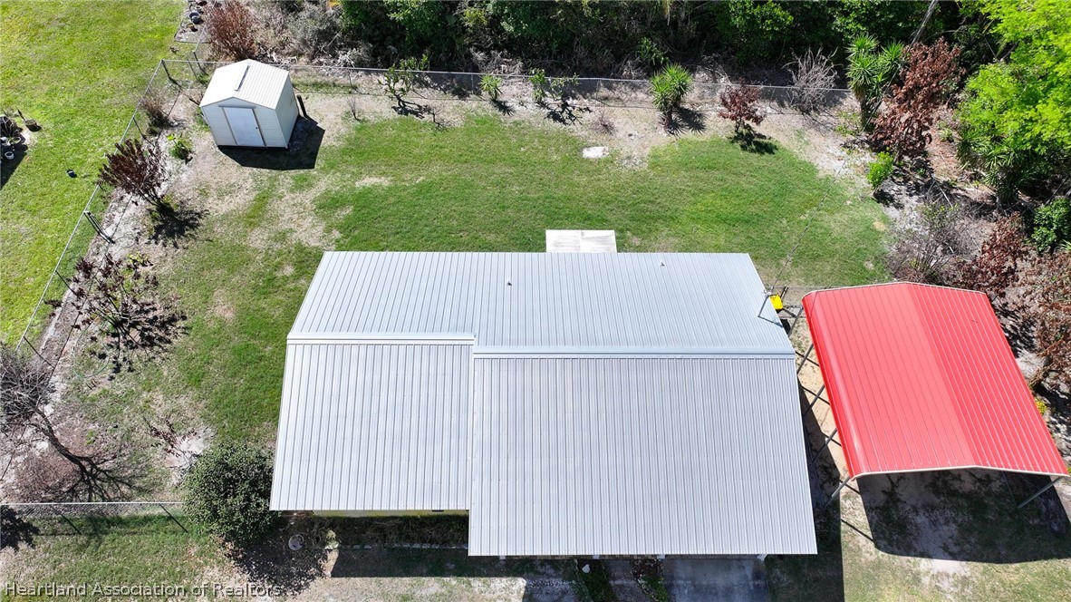 3303 Lakewood Road Sebring, FL 33875 - Photo 7 of 34 a view of a back yard