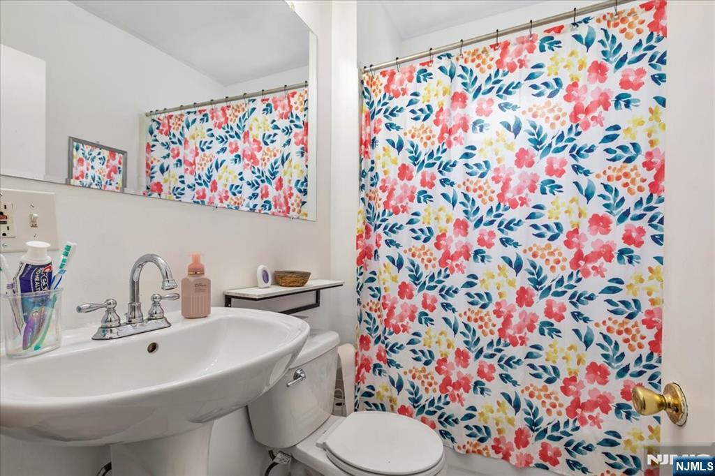 296 Berkeley Avenue Bloomfield, NJ 07003 - Photo 24 of 48