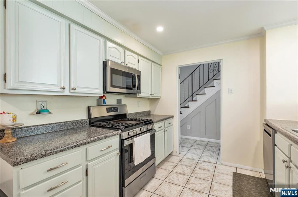 296 Berkeley Avenue Bloomfield, NJ 07003 - Photo 5 of 48