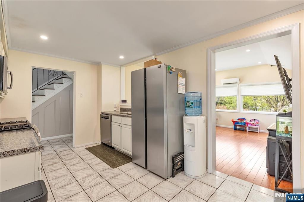 296 Berkeley Avenue Bloomfield, NJ 07003 - Photo 6 of 48