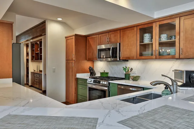 $885,000 | 559 Crimson Hawk Road, Plymouth, VT 05056