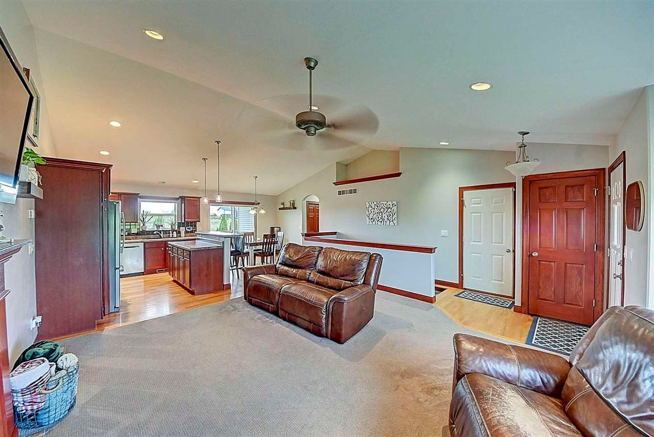 5514 Ruhd Street Southwest Cedar Rapids, IA 52404 - Photo 6 of 34 Gallery Image 6