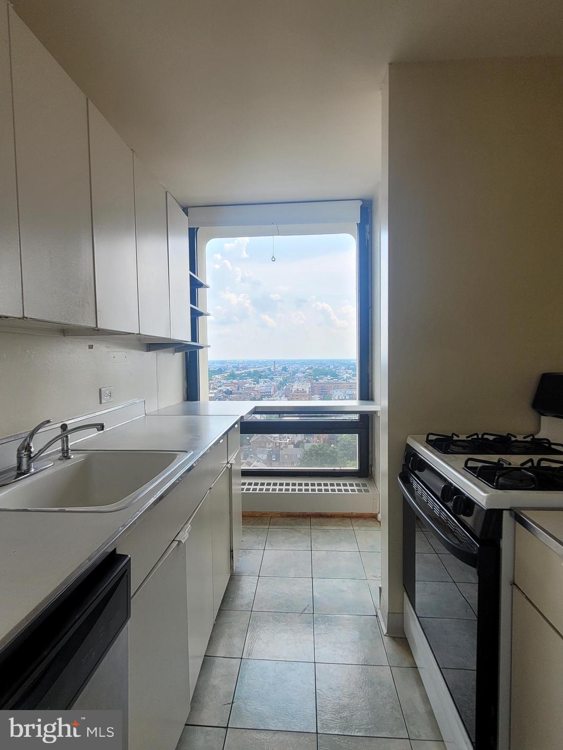 210 Locust Street, Unit 18DEW Philadelphia, PA 19106 - Photo 5 of 20 18D kitchen