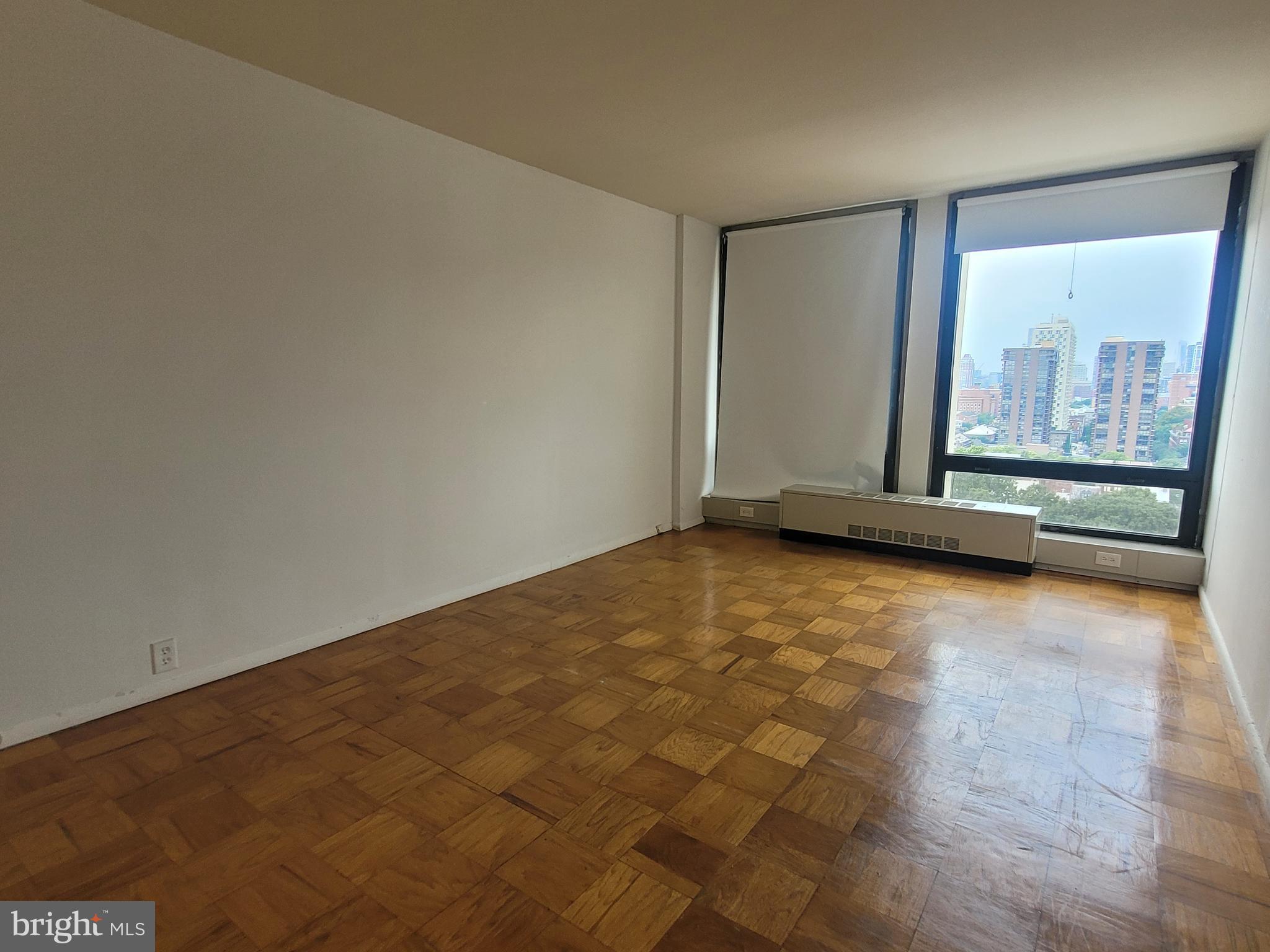 210 Locust Street, Unit 18DEW Philadelphia, PA 19106 - Photo 6 of 20 18D bedroom