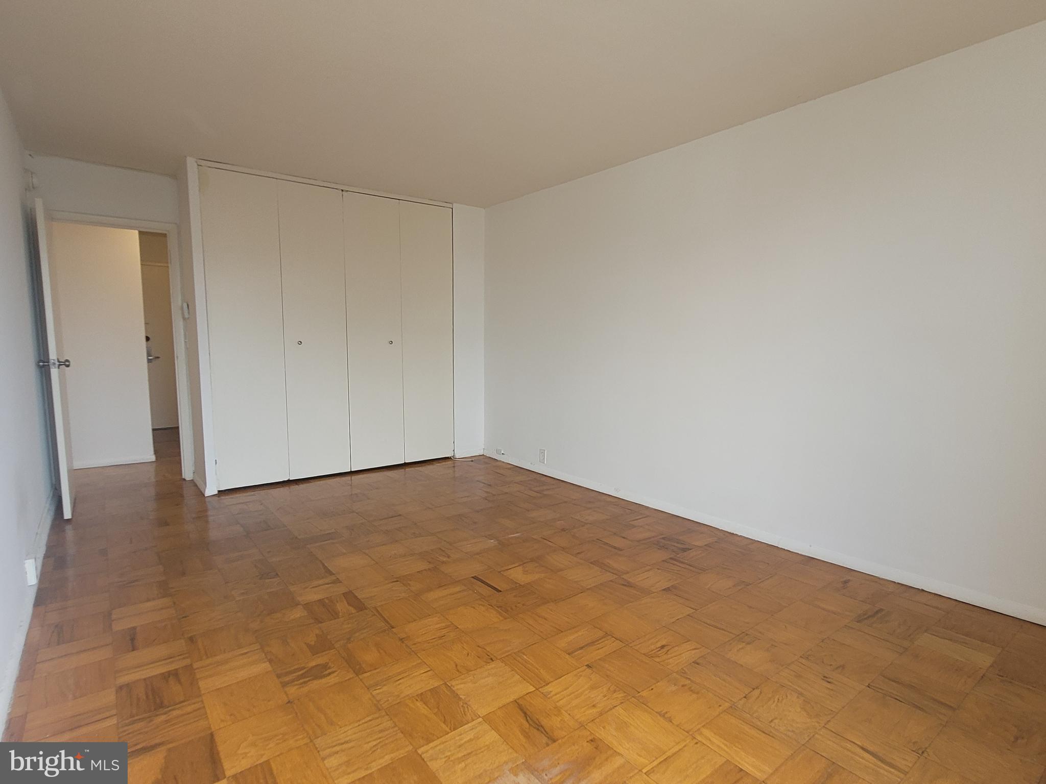 210 Locust Street, Unit 18DEW Philadelphia, PA 19106 - Photo 7 of 20 18D bedroom