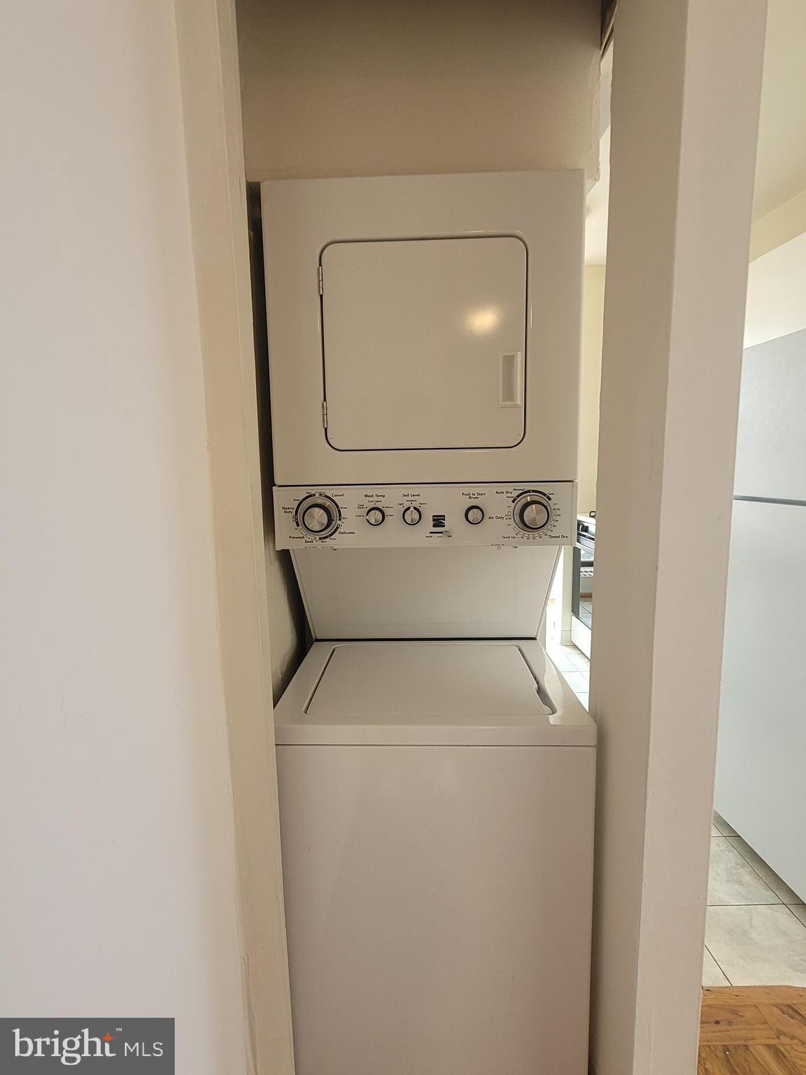 210 Locust Street, Unit 18DEW Philadelphia, PA 19106 - Photo 9 of 20 18D washer/dryer