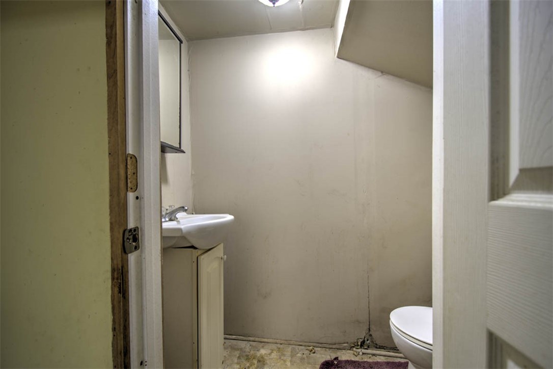 739 West Cushing Street Decatur, IL 62526 - Photo 21 of 28 a bathroom with a toilet