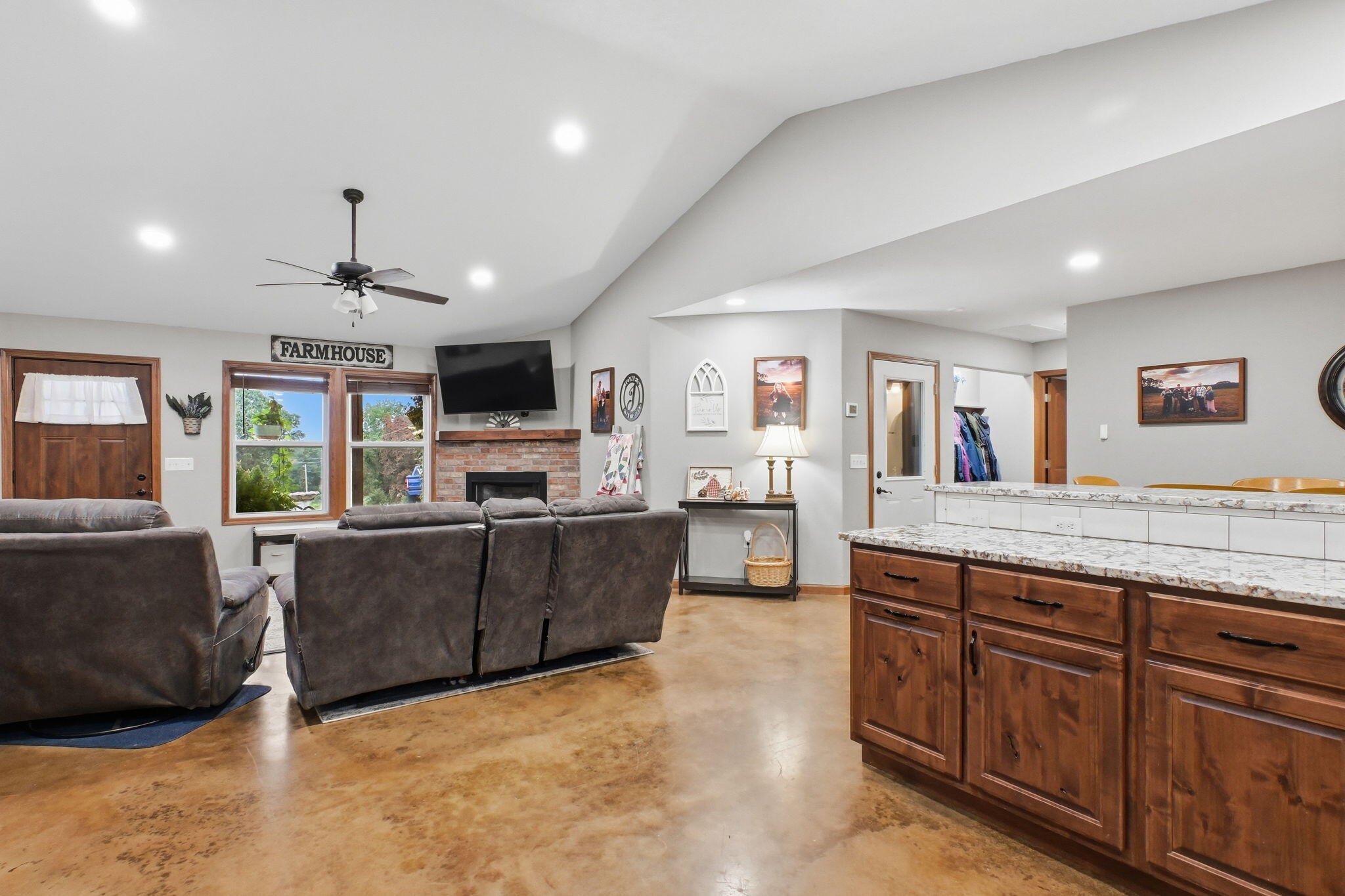 1450 East 340th Road Bolivar, MO 65613 - Photo 16 of 55 Kitchen